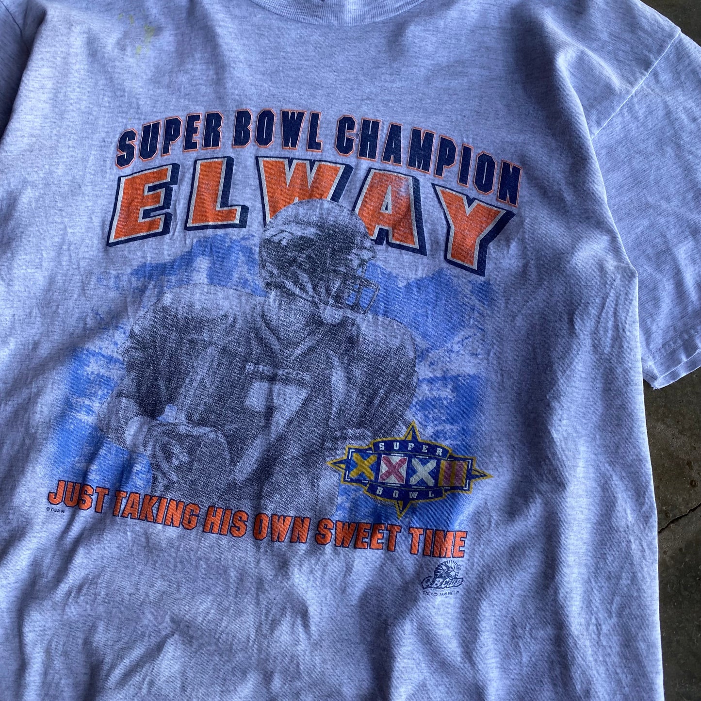 Vintage 90s Distressed & Faded Broncos John Elway Tee - L