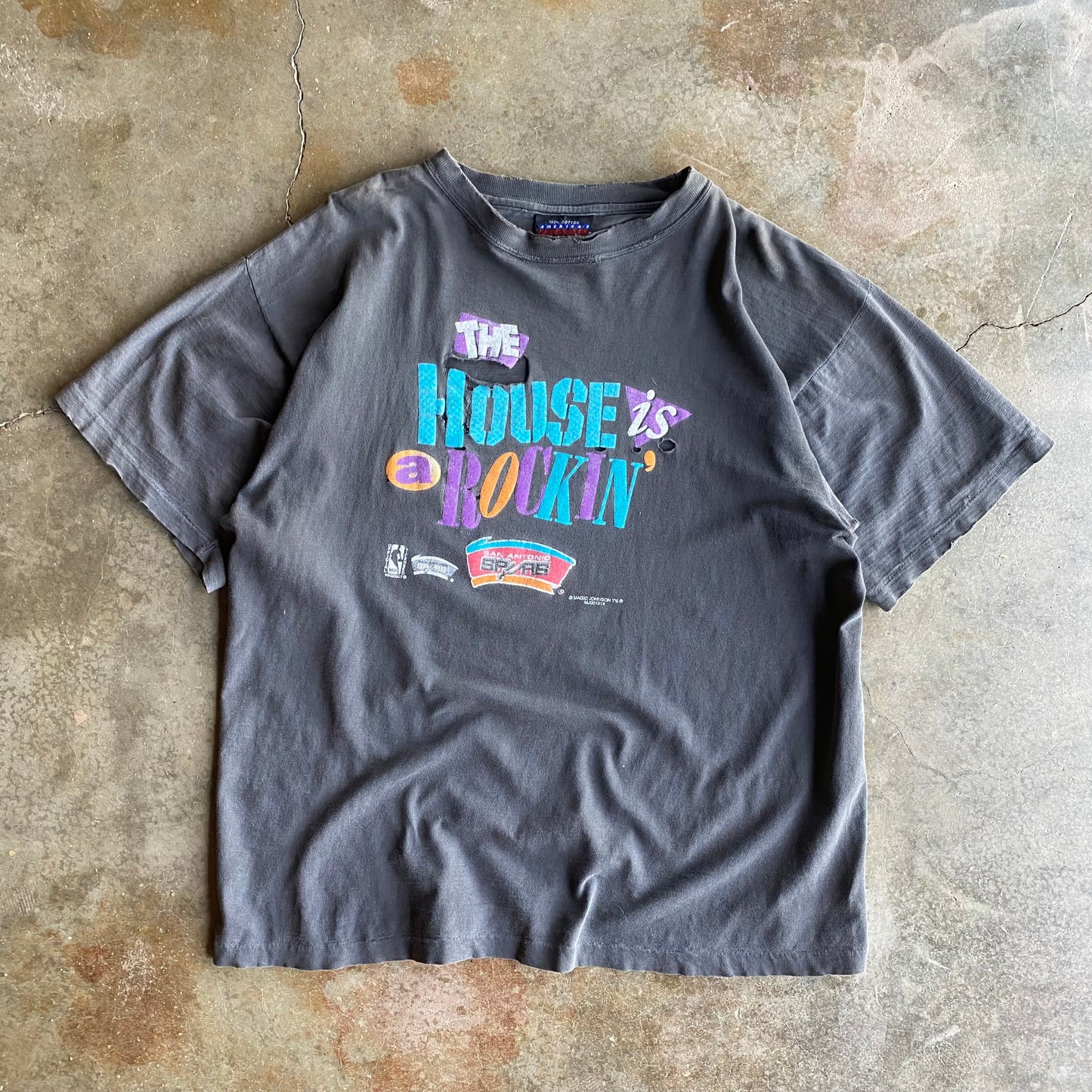 Vintage 90s Faded and Distressed Spurs Tee - L