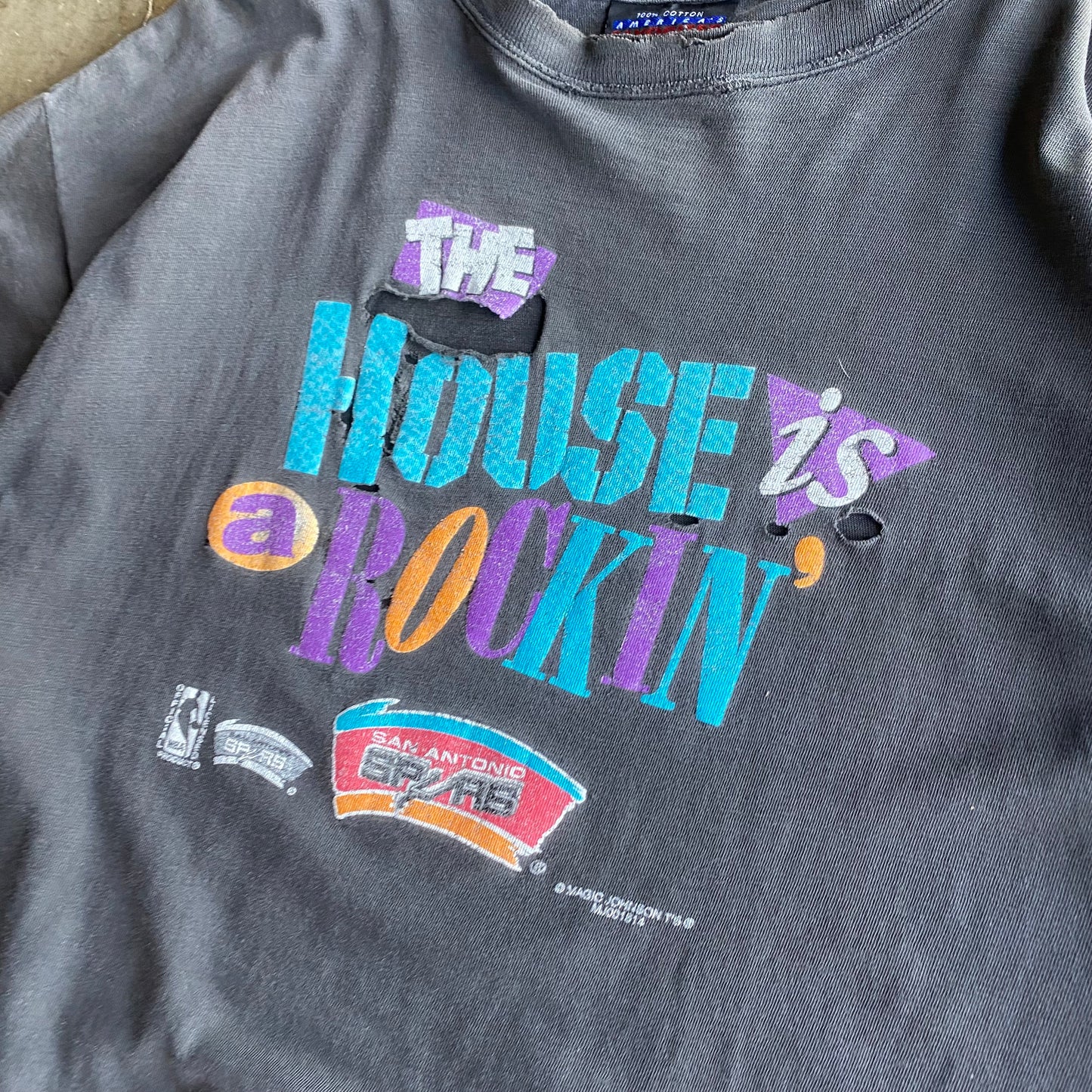 Vintage 90s Faded and Distressed Spurs Tee - L