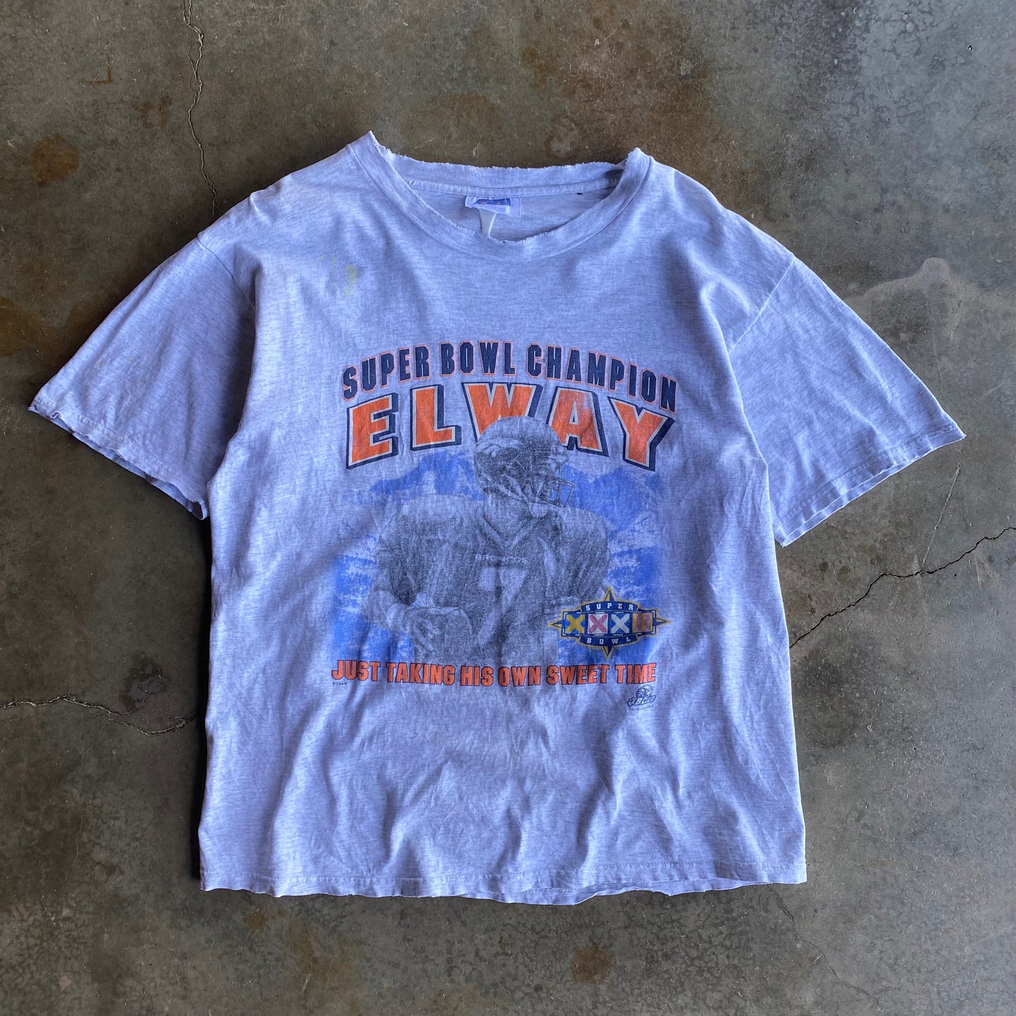 Vintage 90s Distressed & Faded Broncos John Elway Tee - L