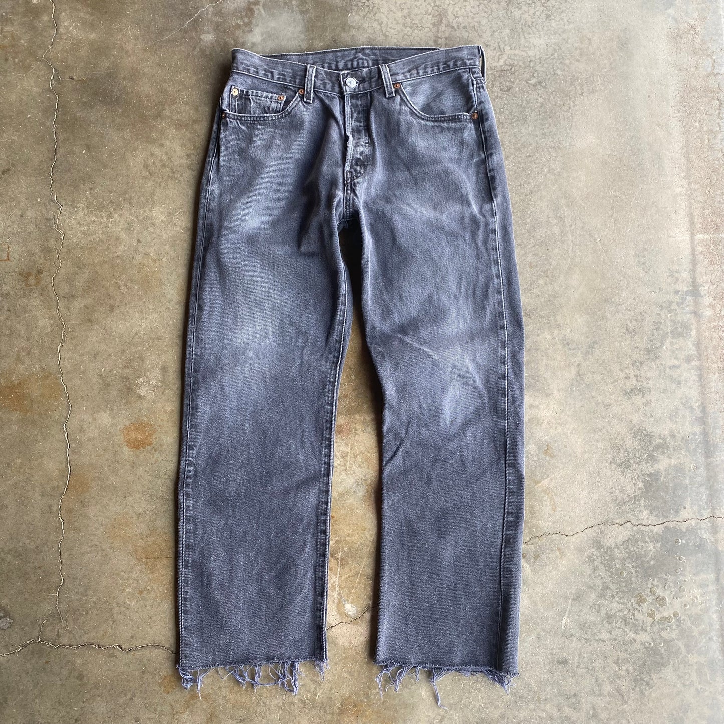 Vintage 00s Faded Cut Off Levis - 32