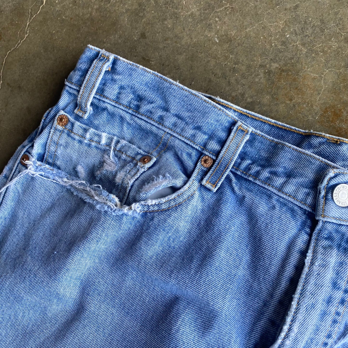 Vintage 90s Faded Levi 550 - 38
