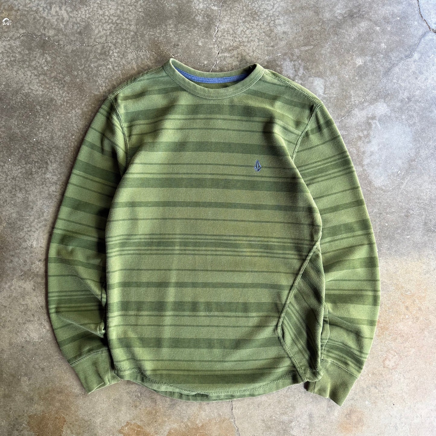 Vintage Y2K Volcom Thermal Long Sleeve - M