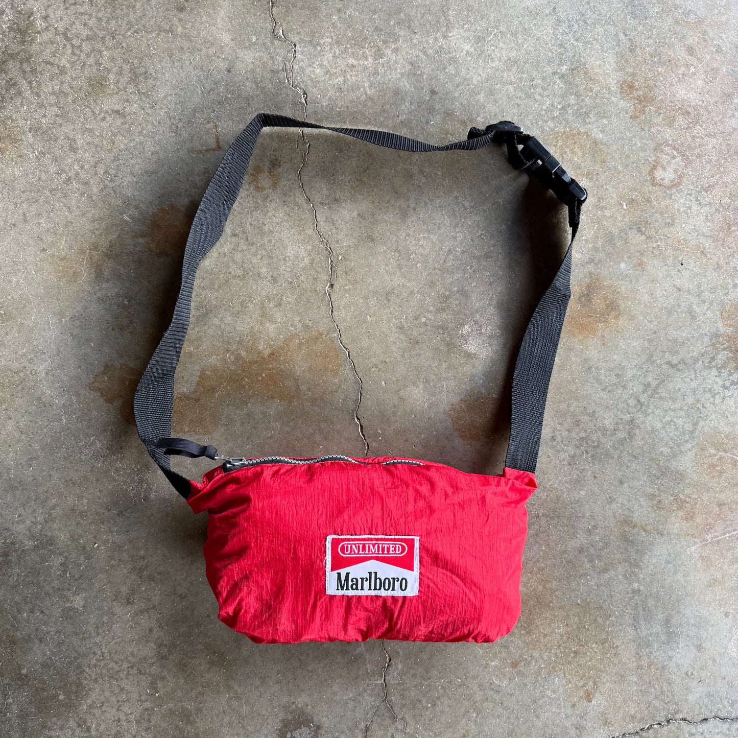 Vintage 90s Marlboro Windbreaker/ Bag - L