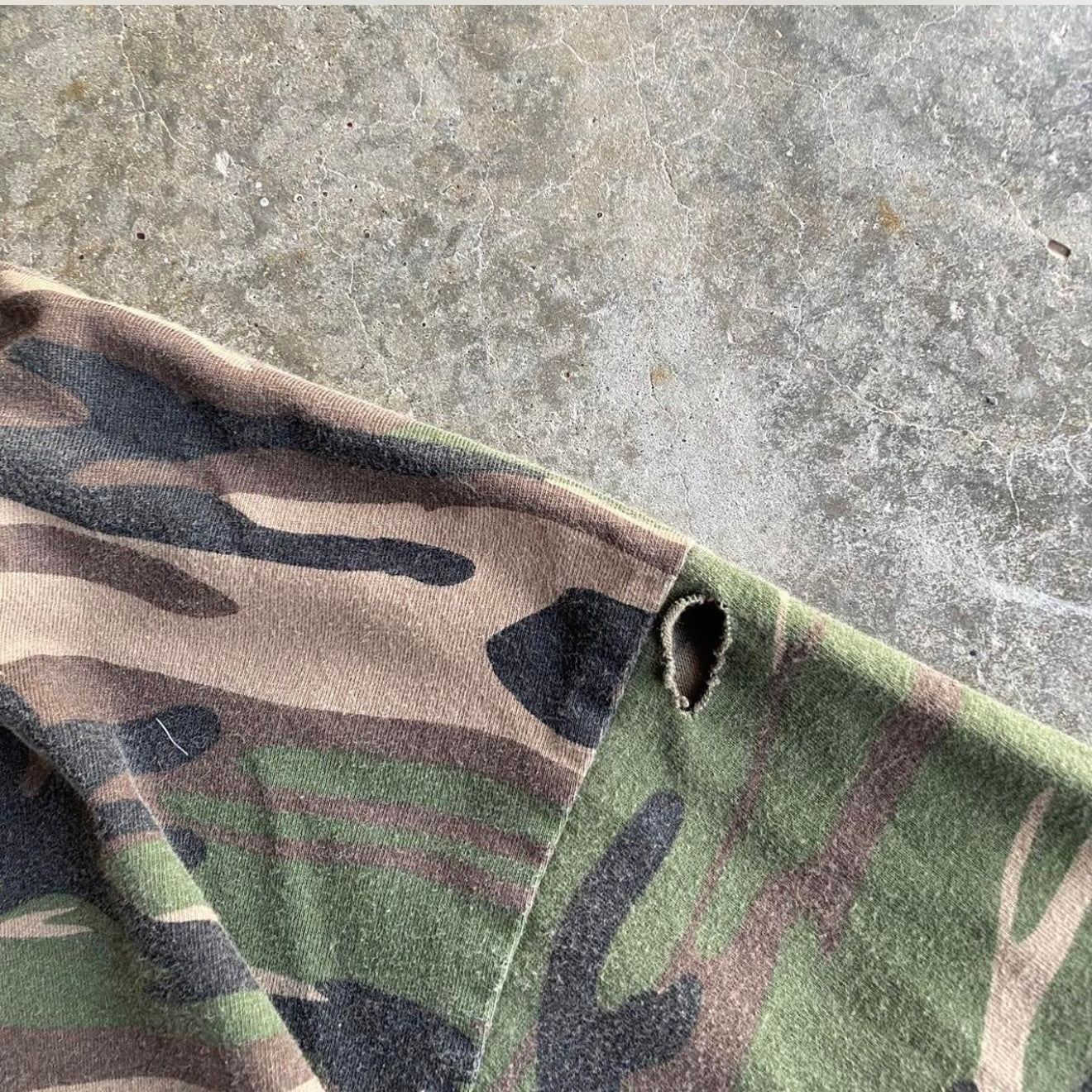 Vintage 00s Army Camo Tee - XL