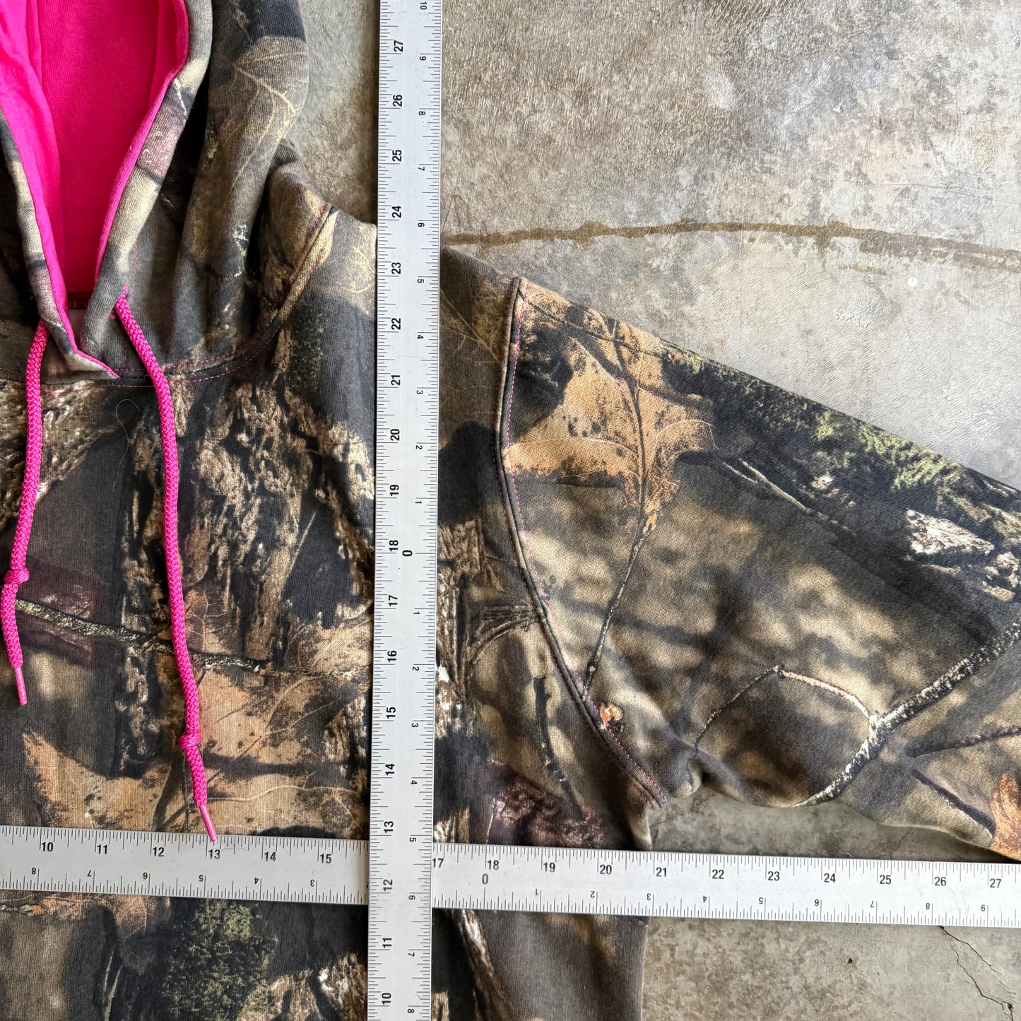 Woman’s Vintage 00s Realtree Hoodie - M