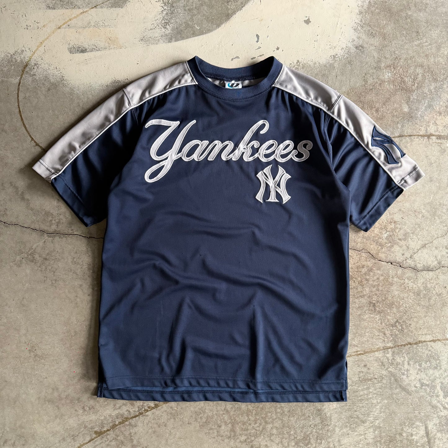 Vintage 00s Yankees Tshirt - M