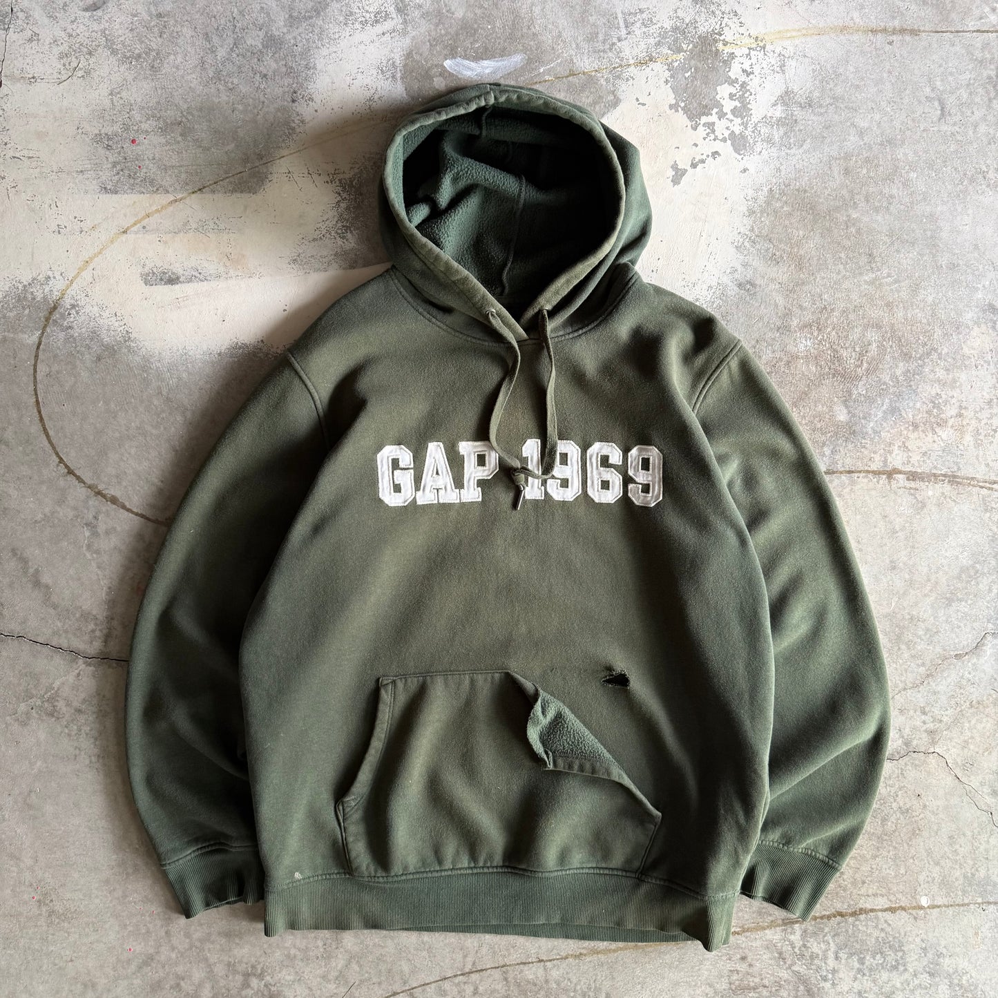 Fall Distressed Gap Hoodie - L