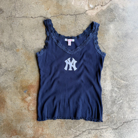 Woman’s Vintage New York Yankees Tank Top - M