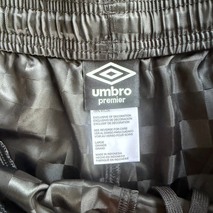 Vintage Black Umbro Shorts - L