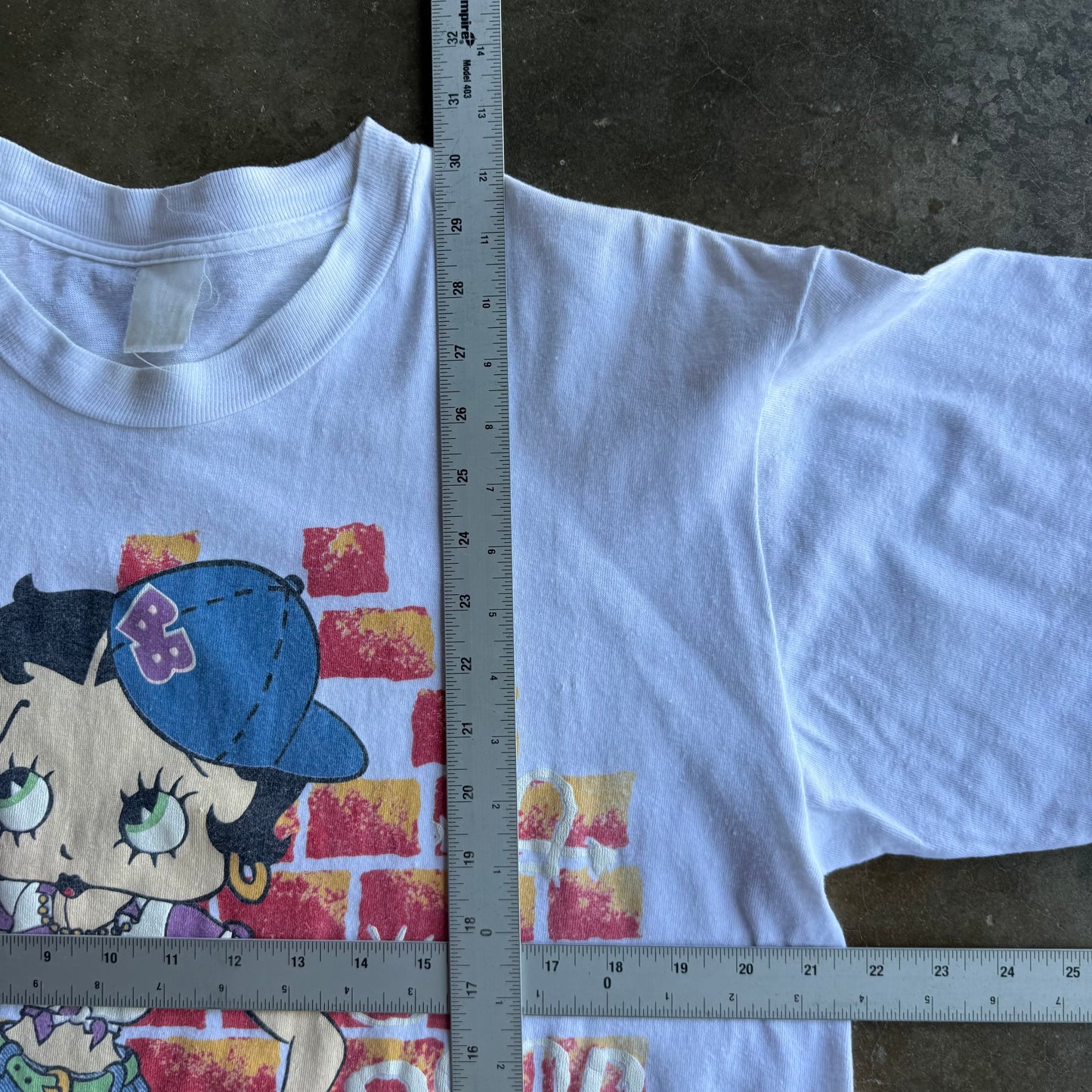 Vintage Brick Wall Betty Boop Tshirt - XL