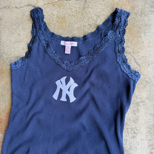 Woman’s Vintage New York Yankees Tank Top - M