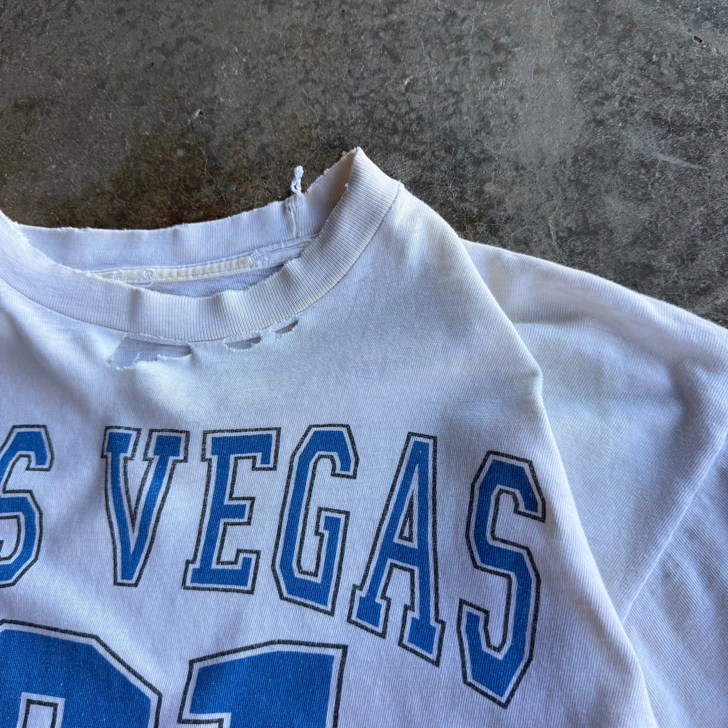 Vintage Spring Distressed Las Vegas Tshirt - L