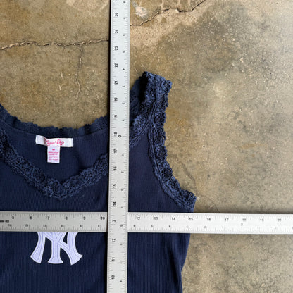 Woman’s Vintage New York Yankees Tank Top - M