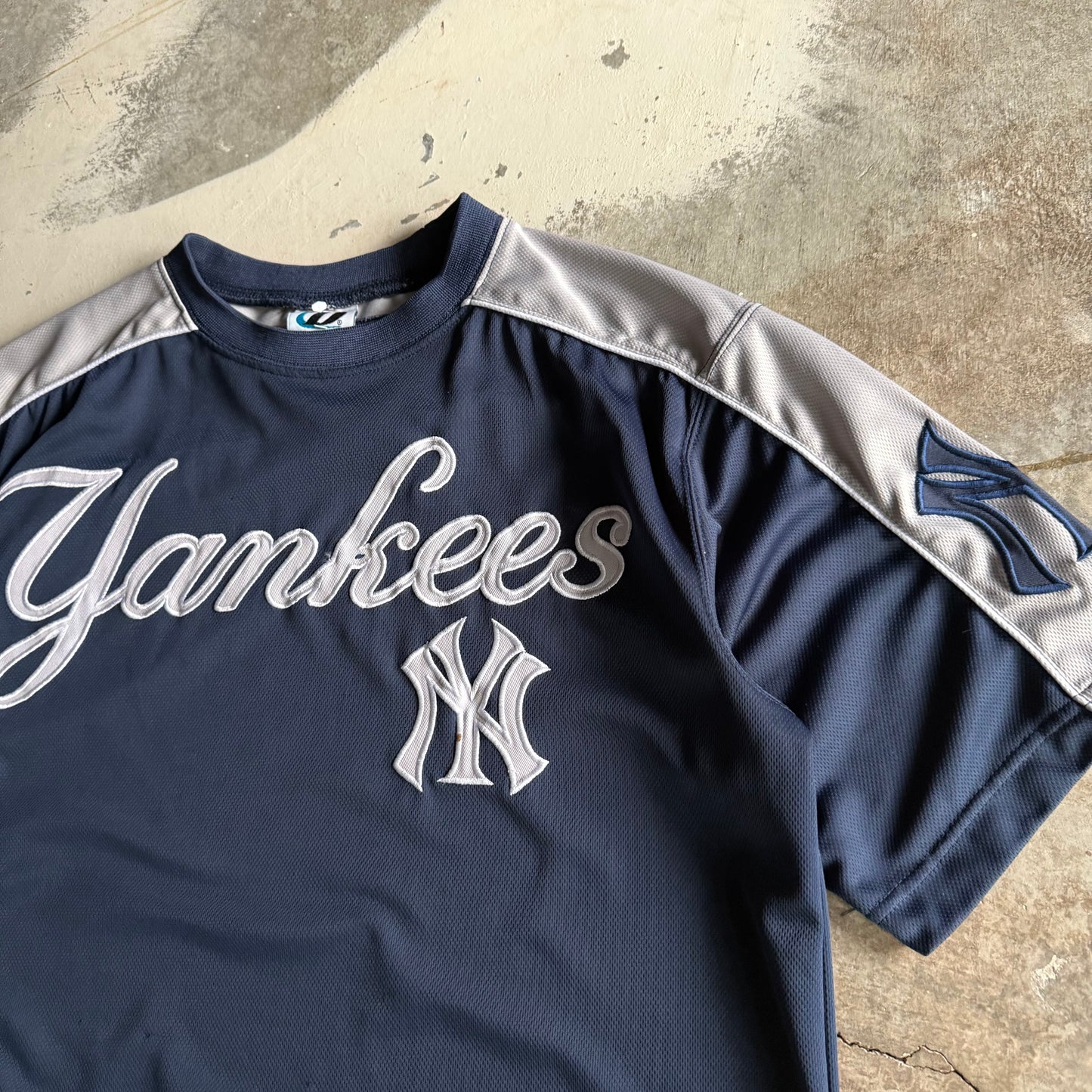 Vintage 00s Yankees Tshirt - M