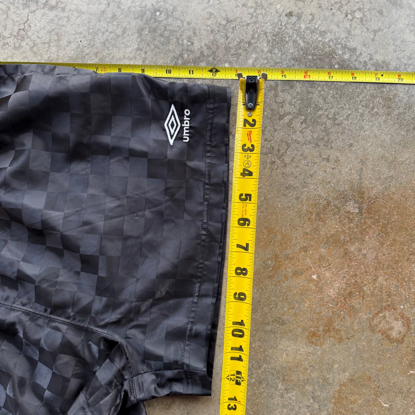 Vintage Black Umbro Shorts - L