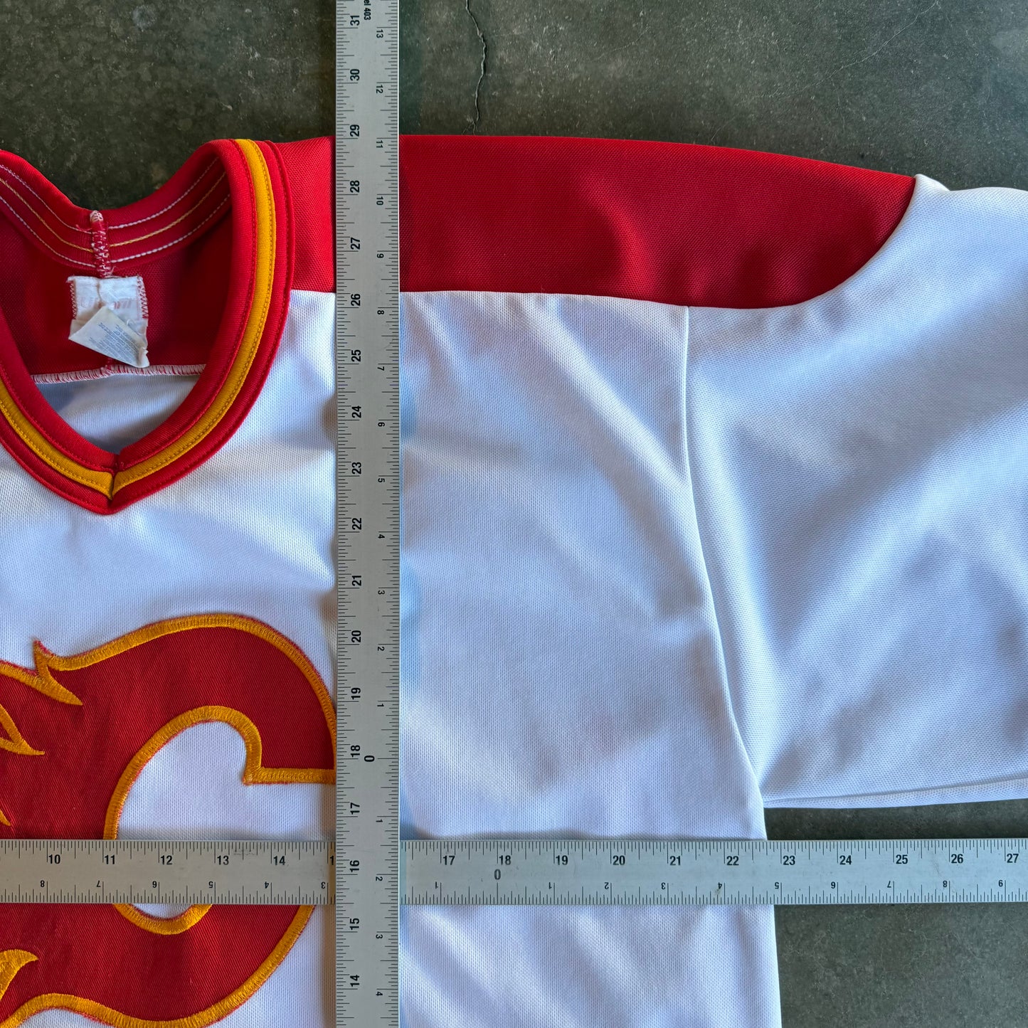 Vintage 90s Calgary Hockey Jersey - L