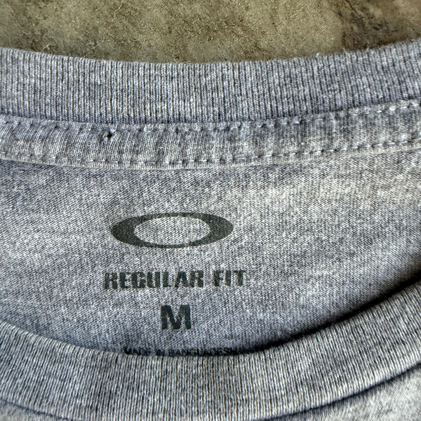 Vintage Look Oakley Tshirt - M