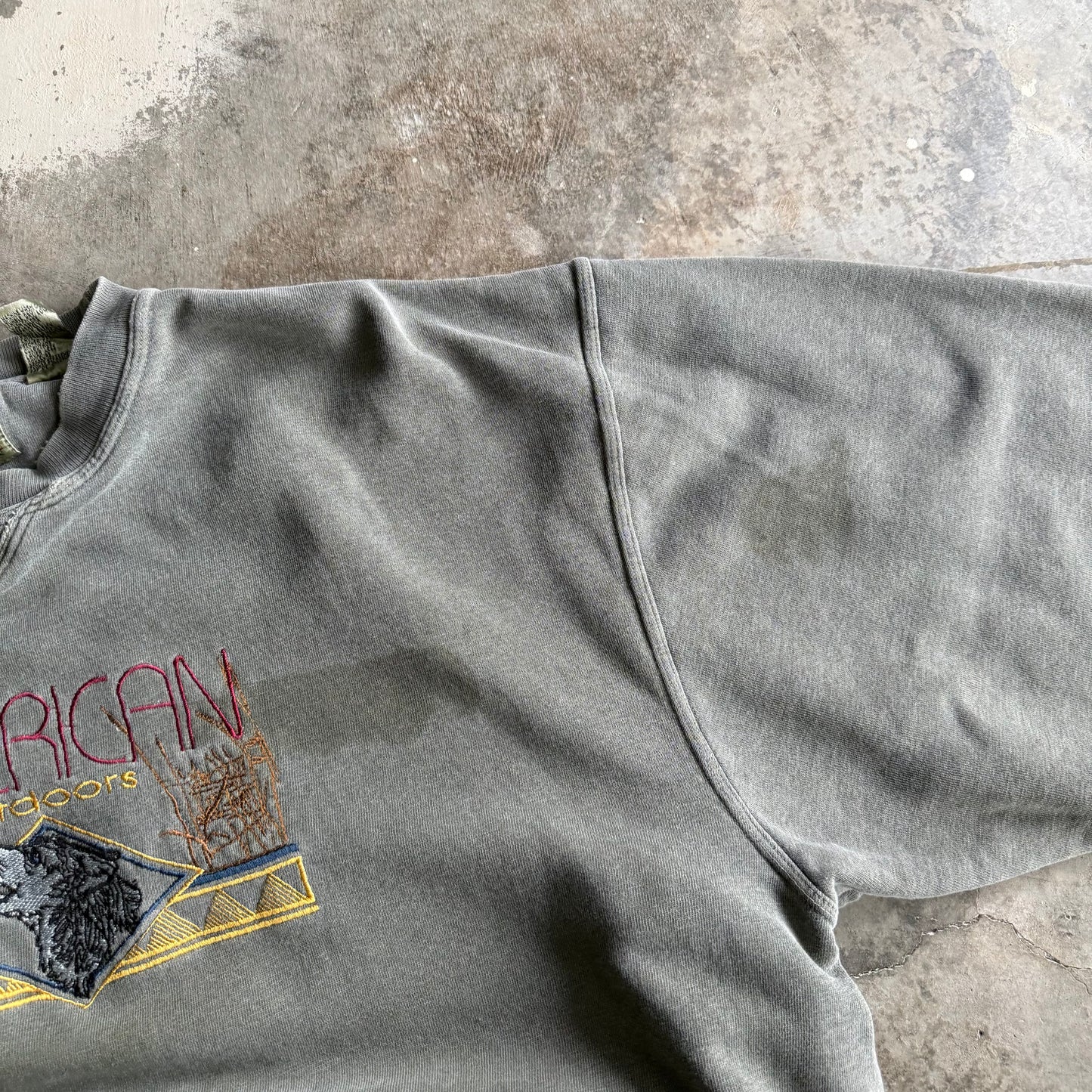 Vintage Faded Outdoors Crewneck - XL